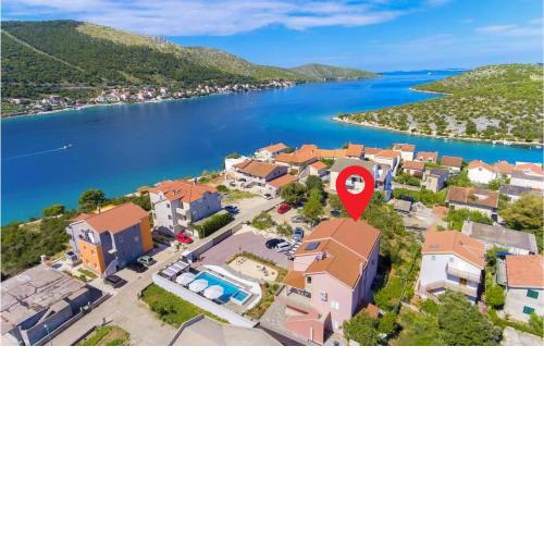 Stunning Apartment In Grebastica With Jacuzzi