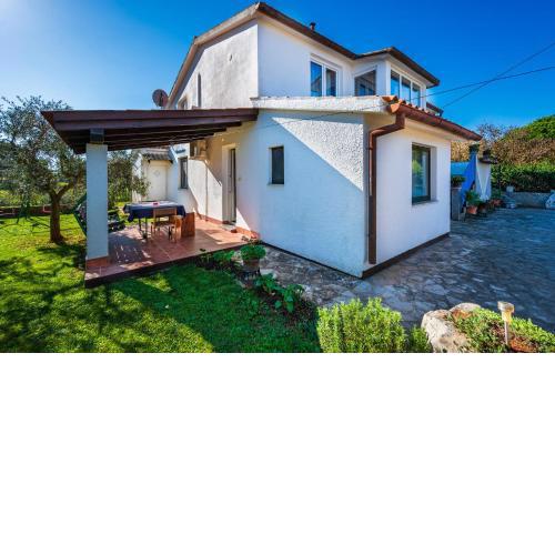 Stunning Apartment In Liznjan With Wifi