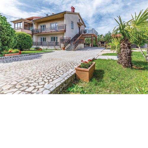 Stunning Apartment In Liznjan With Wifi