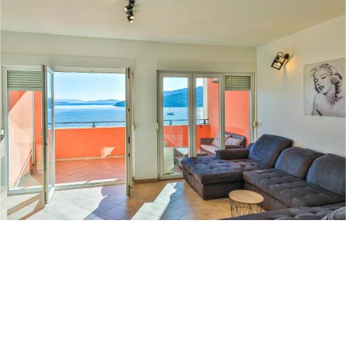 Stunning Apartment In Marina With Wifi And 3 Bedrooms