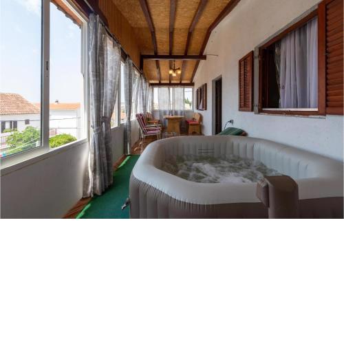 Stunning Apartment In Maslenica With Jacuzzi