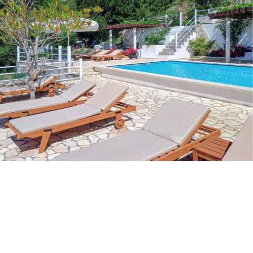 Stunning Apartment In Mimice With Wifi