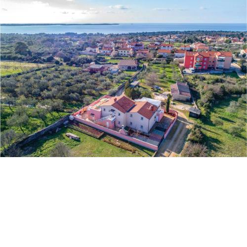 Stunning Apartment In Peroj With Wifi