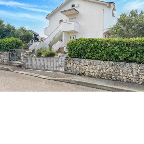 Stunning Apartment In Punat With Kitchen