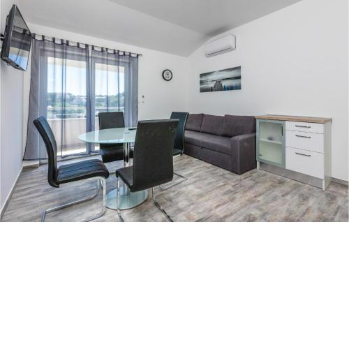 Stunning Apartment In Split With Wifi