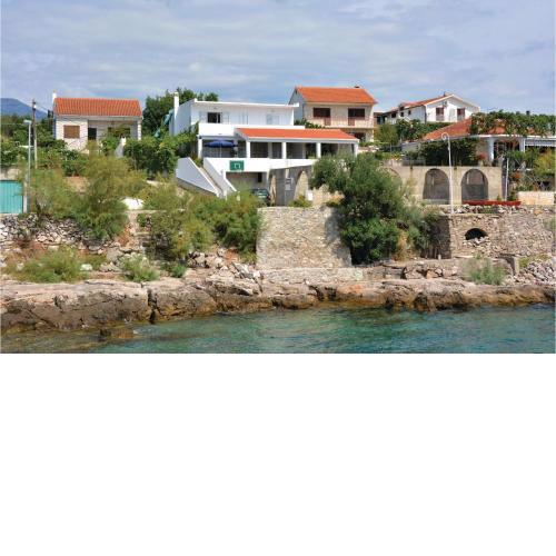Stunning Apartment In Sucuraj With 1 Bedrooms And Wifi