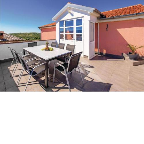 Stunning Home In Cavle With Outdoor Swimming Pool