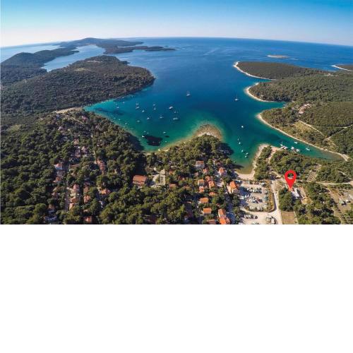 Stunning Home In Cunski With Jacuzzi, Wifi And 3 Bedrooms