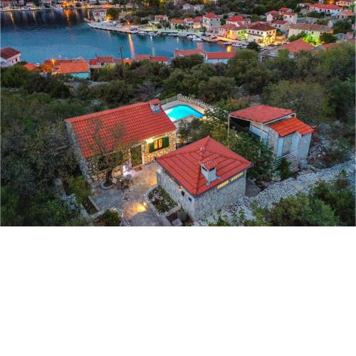 Stunning Home In Drvenik Veliki With Wifi