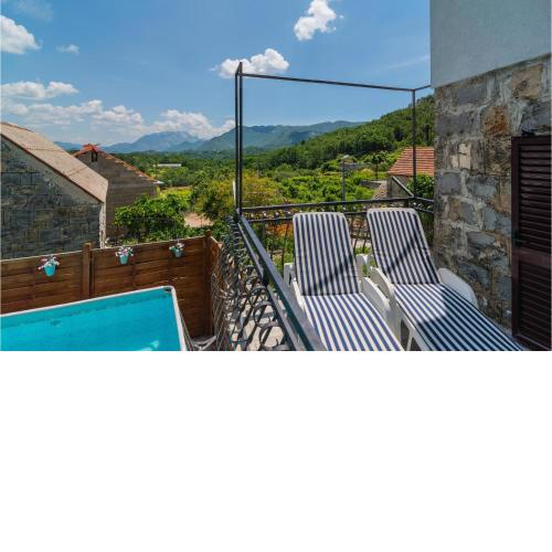 Stunning Home In Gata-zvecanje With 3 Bedrooms And Wifi