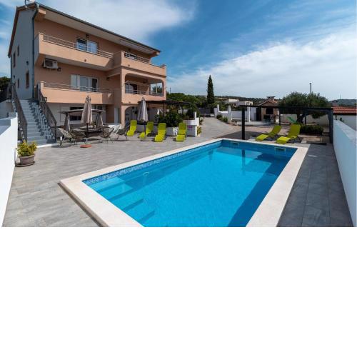 Stunning Home In Kanica With 5 Bedrooms, Wifi And Outdoor Swimming Pool