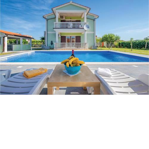 Stunning Home In Kapelica With Wifi