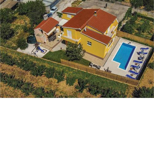 Stunning Home In Kastel Luksic With Kitchen