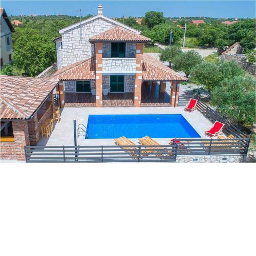 Stunning Home In Ladevci With Wifi