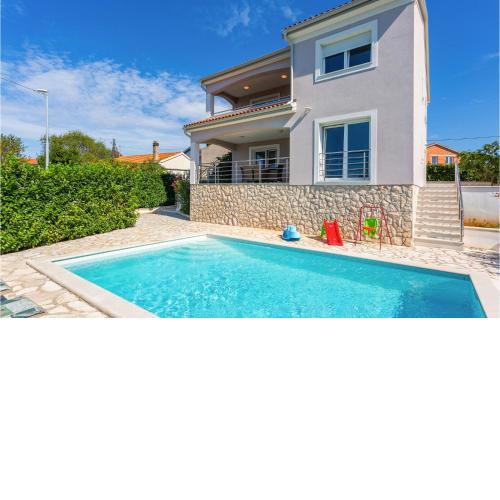 Stunning Home In Linardici With Wifi