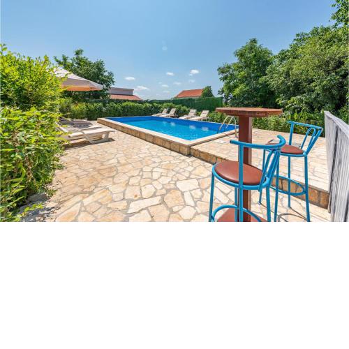 Stunning Home In Lisane Tinjske With Wifi