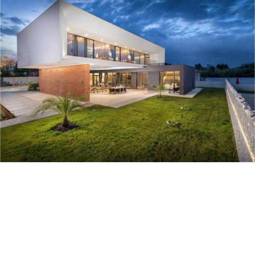 Stunning Home In Liznjan With Wifi