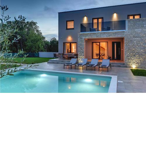 Stunning Home In Loborika With 3 Bedrooms, Wifi And Outdoor Swimming Pool