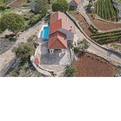 Stunning Home In Lokvicici With Jacuzzi