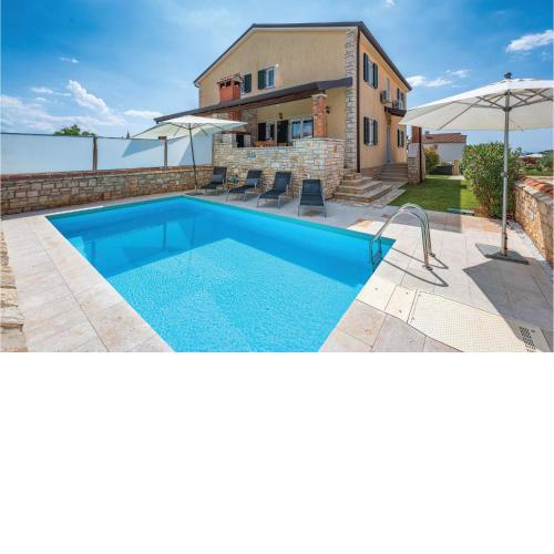 Stunning Home In Lovrecica With Wifi
