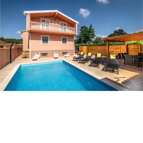 Stunning Home In Marcana With Wifi