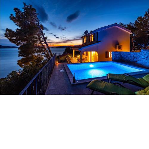 Stunning Home In Novigrad With Kitchen