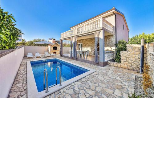 Stunning Home In Okrug Gornji With Wifi