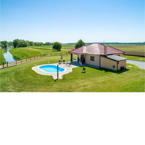 Stunning Home In Pitomaca With Wifi
