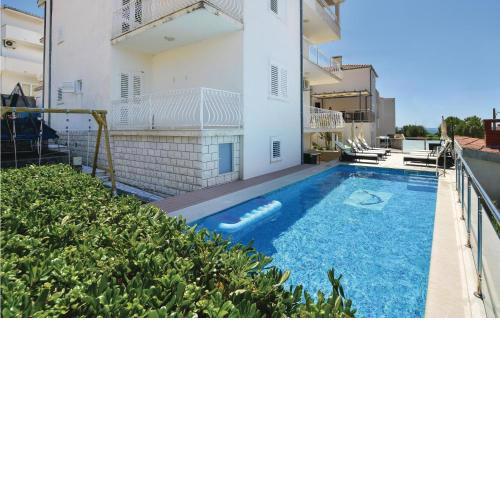 Stunning Home In Podstrana With Wifi