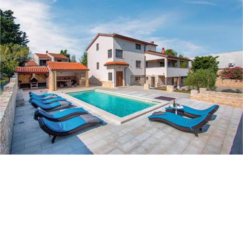 Stunning Home In Premantura With Wifi