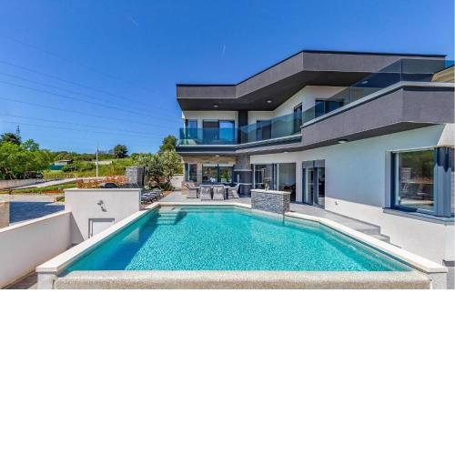 Stunning Home In Pula With Jacuzzi