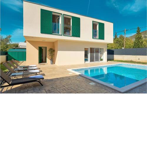 Stunning Home In Sestanovac With Wifi, 3 Bedrooms And Outdoor Swimming Pool