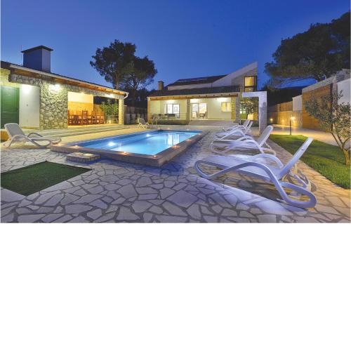 Stunning Home In Sibenik With Kitchen