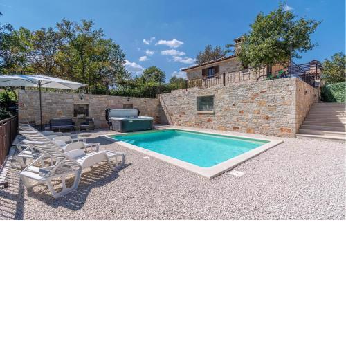 Stunning Home In Trosti With Wifi