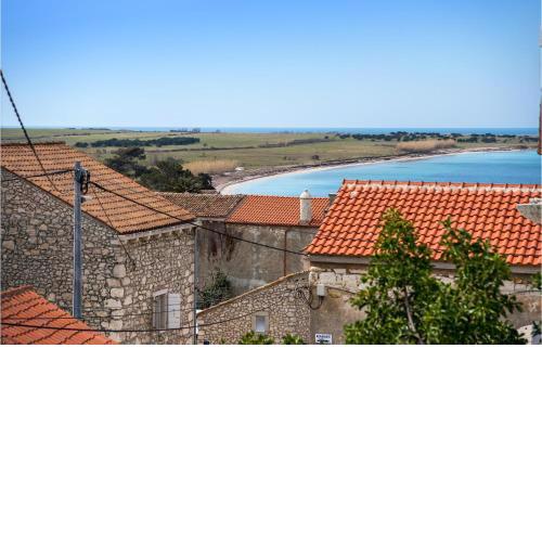 Stunning Home In Unije With Wifi