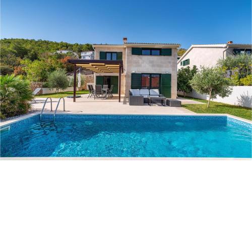 Stunning Home In Vinjerac With Kitchen