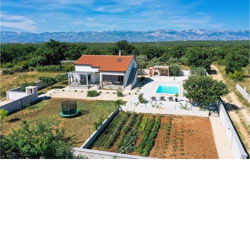 Stunning Home In Vrsi With Wifi