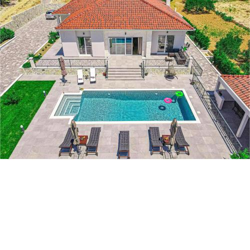 Stunning Home In Zaboric With Kitchen
