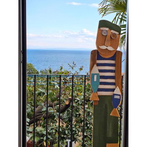 Sunny apartment 150 m from the sea
