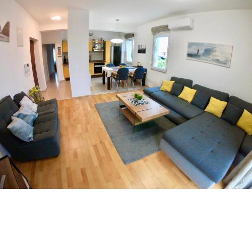 Sunny apartment by the beach