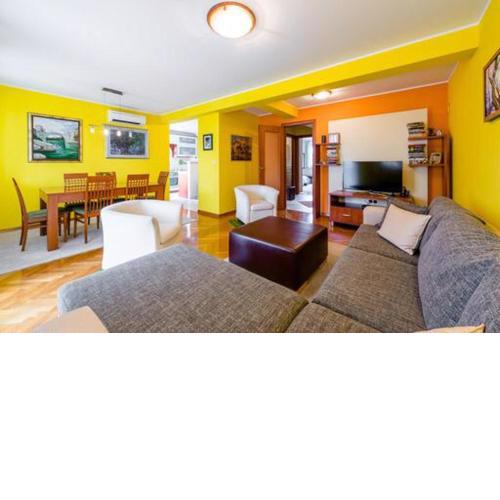 Sunny apartment Lapad