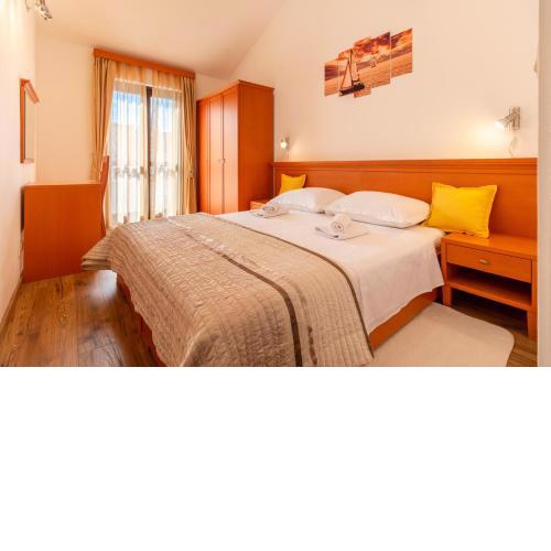 Sunny beach apartment Lavica