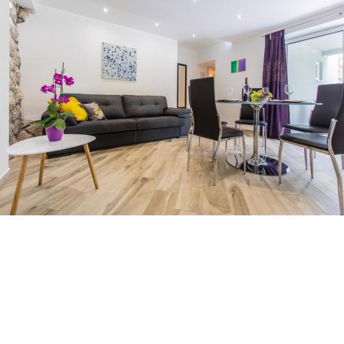 Sunrise Apartment Risika