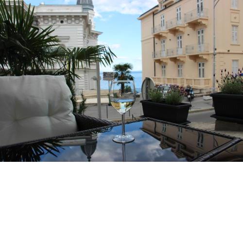 Superior Seaview Apartment