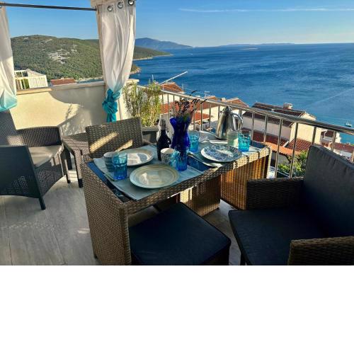 Tanis Ocean Loft