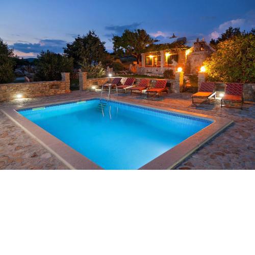 The Ultimate Escape - traditional cottage & private pool