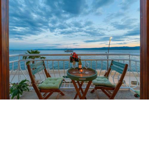 TOP LOCATION! BEACH & CENTER APT 4