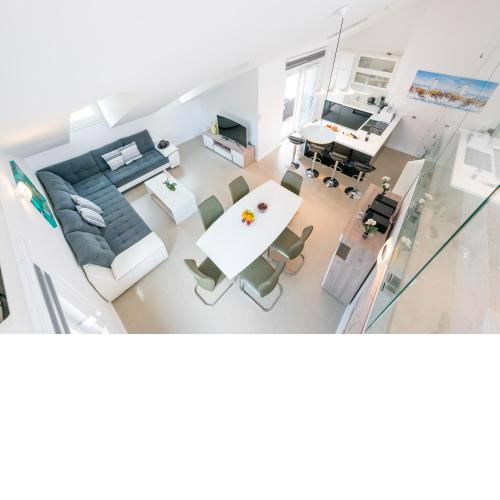 TopDeck Exclusive Apartment