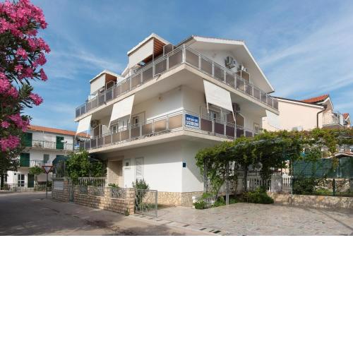 Topic Apartments