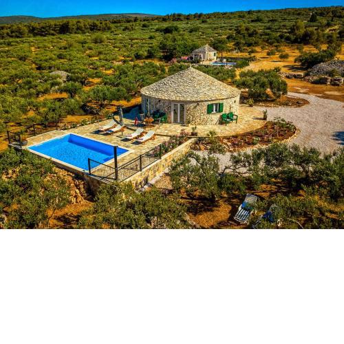 Traditional Olive Houses with 2 pools